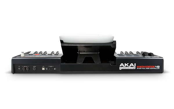 Akai SynthStation49 Keyboard Controller for iPad - Audiofeen