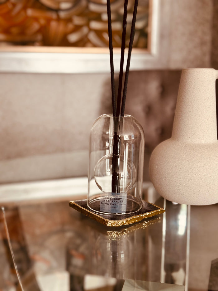 Designed with both elegance and innovation in mind, this Clear Glass Reed Diffuser boasts a sleek dome shape and built-in 120ml bottle for a seamless and sophisticated look.