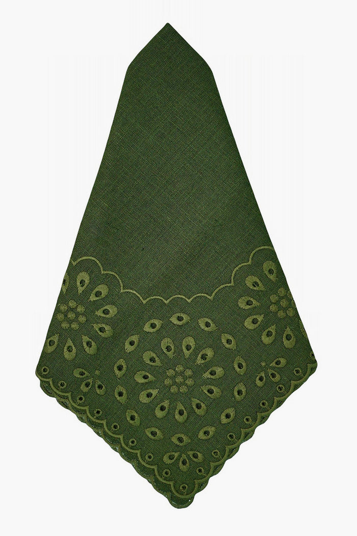The Chefanie green linen napkin features a pointed top and decorative floral embroidery along the scalloped edge, making it perfect for elegant dining.