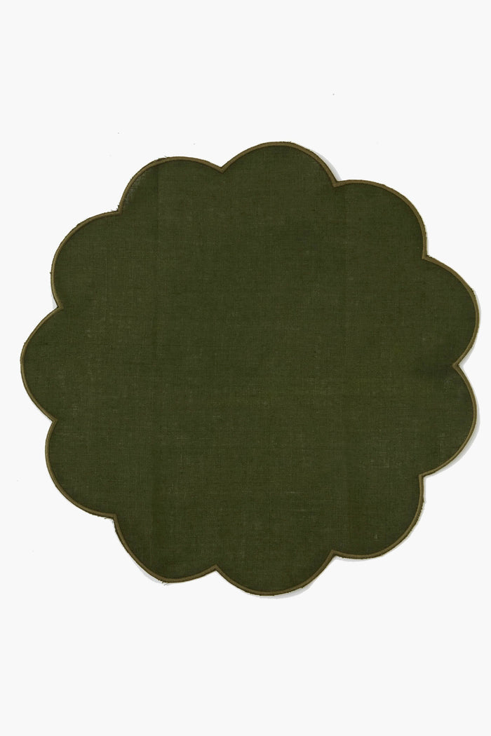 A dark green, flower-shaped placemat with scalloped edges—one of the elegant green scalloped placemats from Chefanie, perfect as a housewarming gift.