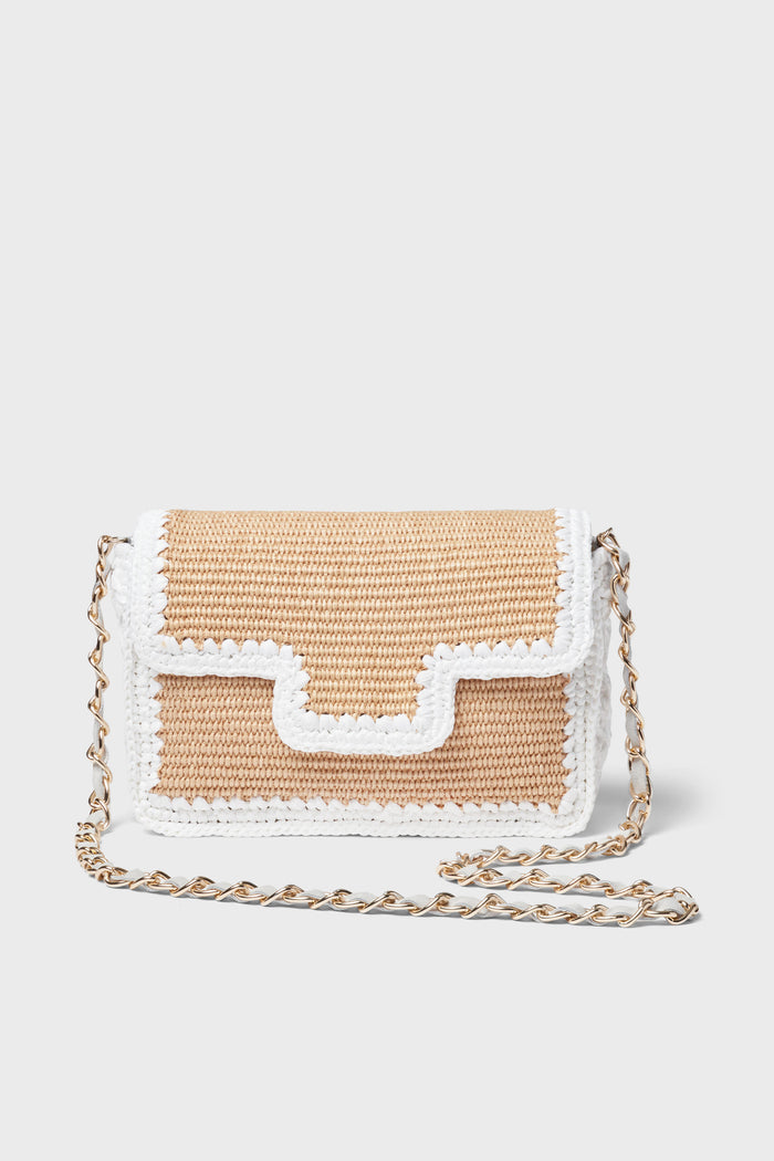 A small handmade woven shoulder bag by Caterina Bertini in beige and white, featuring a chain strap, flap closure, and scalloped trim.